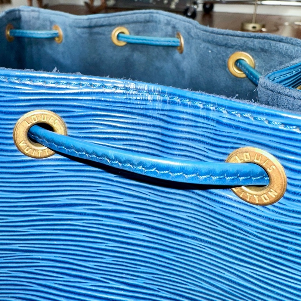 Louis Vuitton Noé Epi Leather Bucket Bag in Toledo Blue - Picture 4 of 16